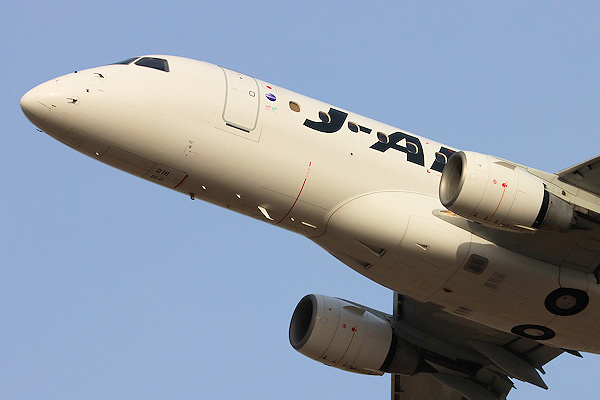 J-AIR E170（JA218J)