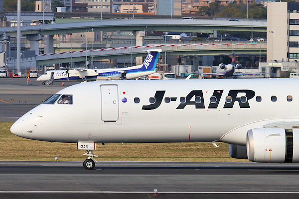 J-AIR E190（JA246J)