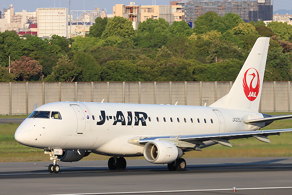 J-AIR E170（JA225J)