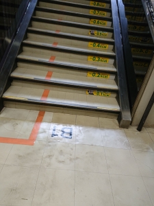 松戸市役所の階段1