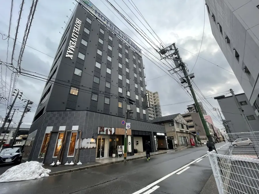 ホテルリブマックス新潟駅前の一階に店舗を構える麵屋坂本01
