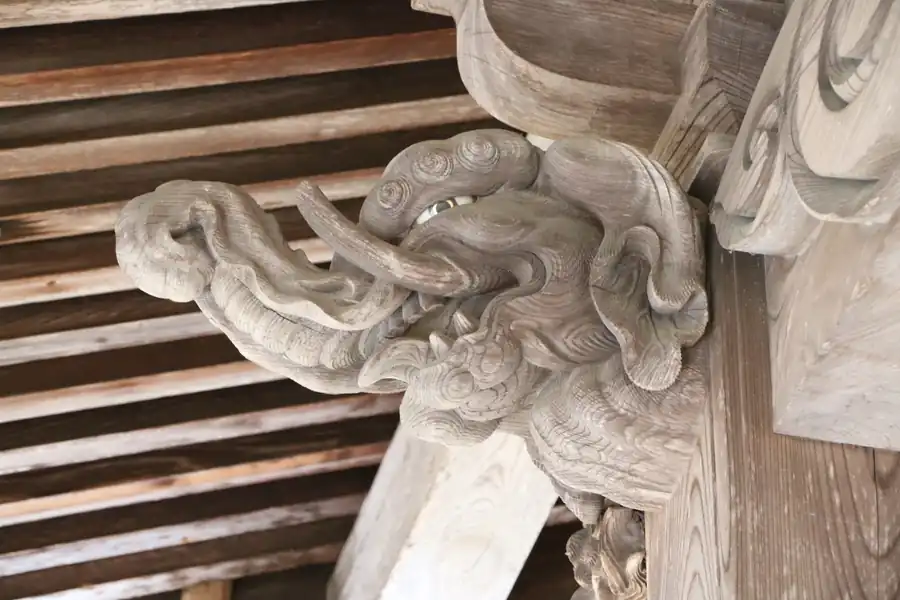 青海神社拝殿木鼻の象