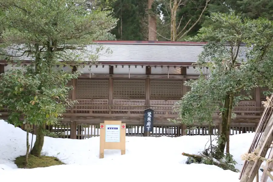 青海神社の鴬張廊下