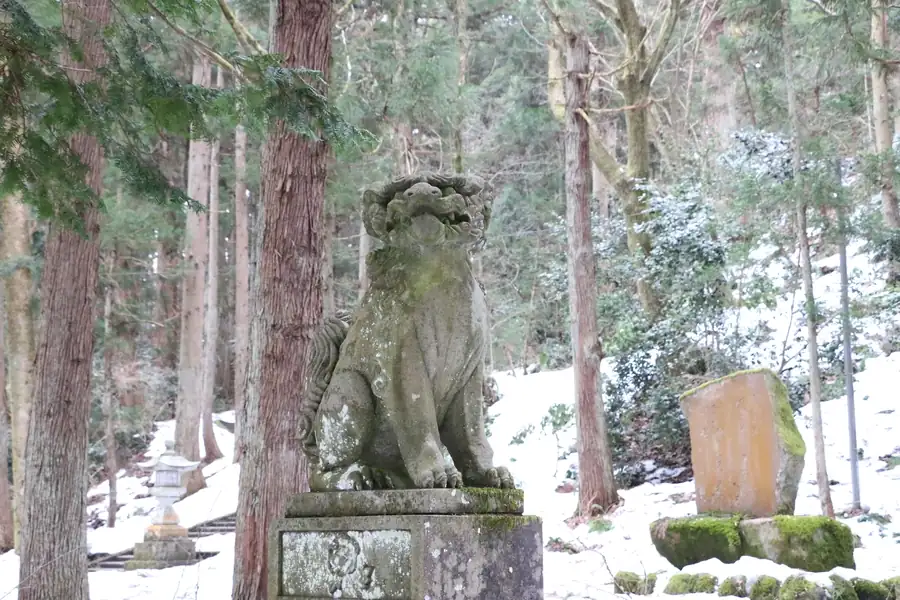 青海神社の狛犬吽形