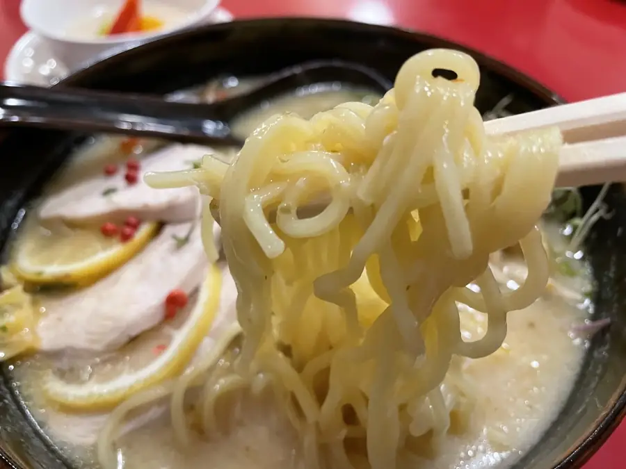 青唐辛子のクリーミー味噌タンメンに使われていた中細麺