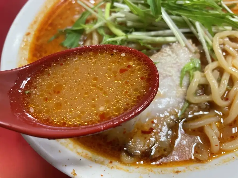 豆乳辛麺の真っ赤なスープ