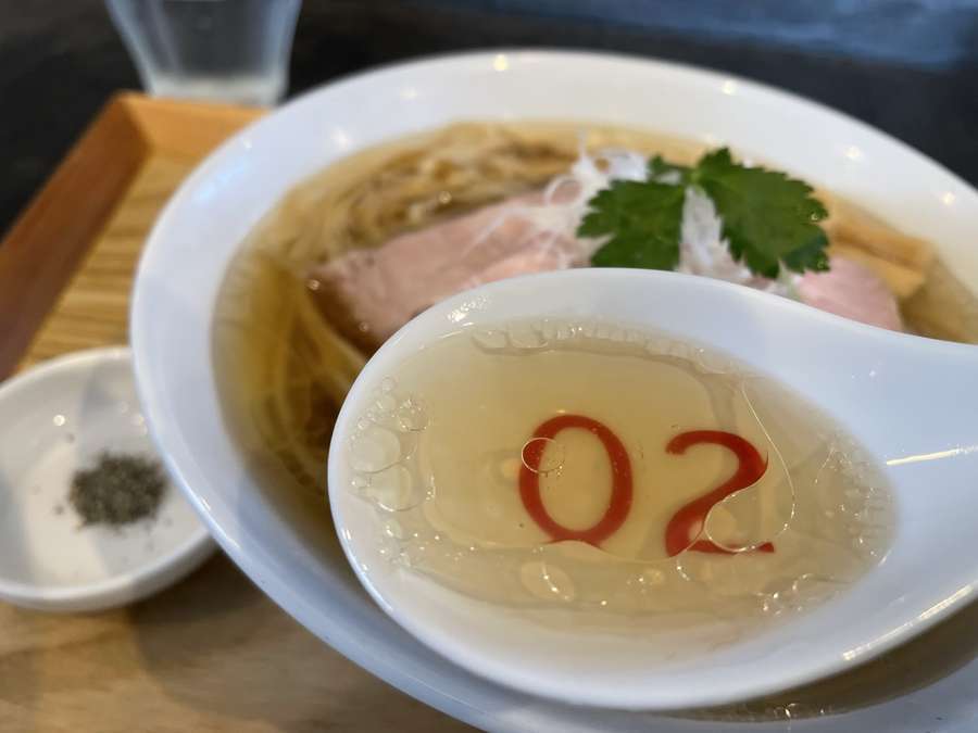 02鶏塩そば新味のスープ