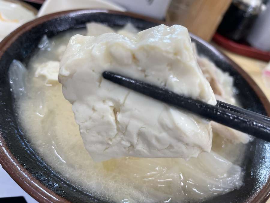 たちばなのとん汁に入っている大きな木綿豆腐