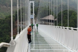 ベトナムガラス橋2