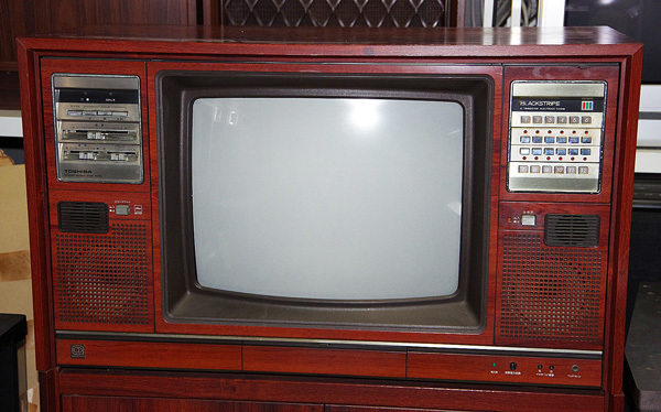 ◇昭和のレトロブラウン管テレビテレビを液晶テレビに変身化の機種選定 